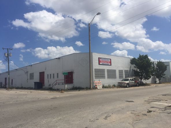 Airport East Warehouse: 3690 NW 52nd St, Miami, FL 33142